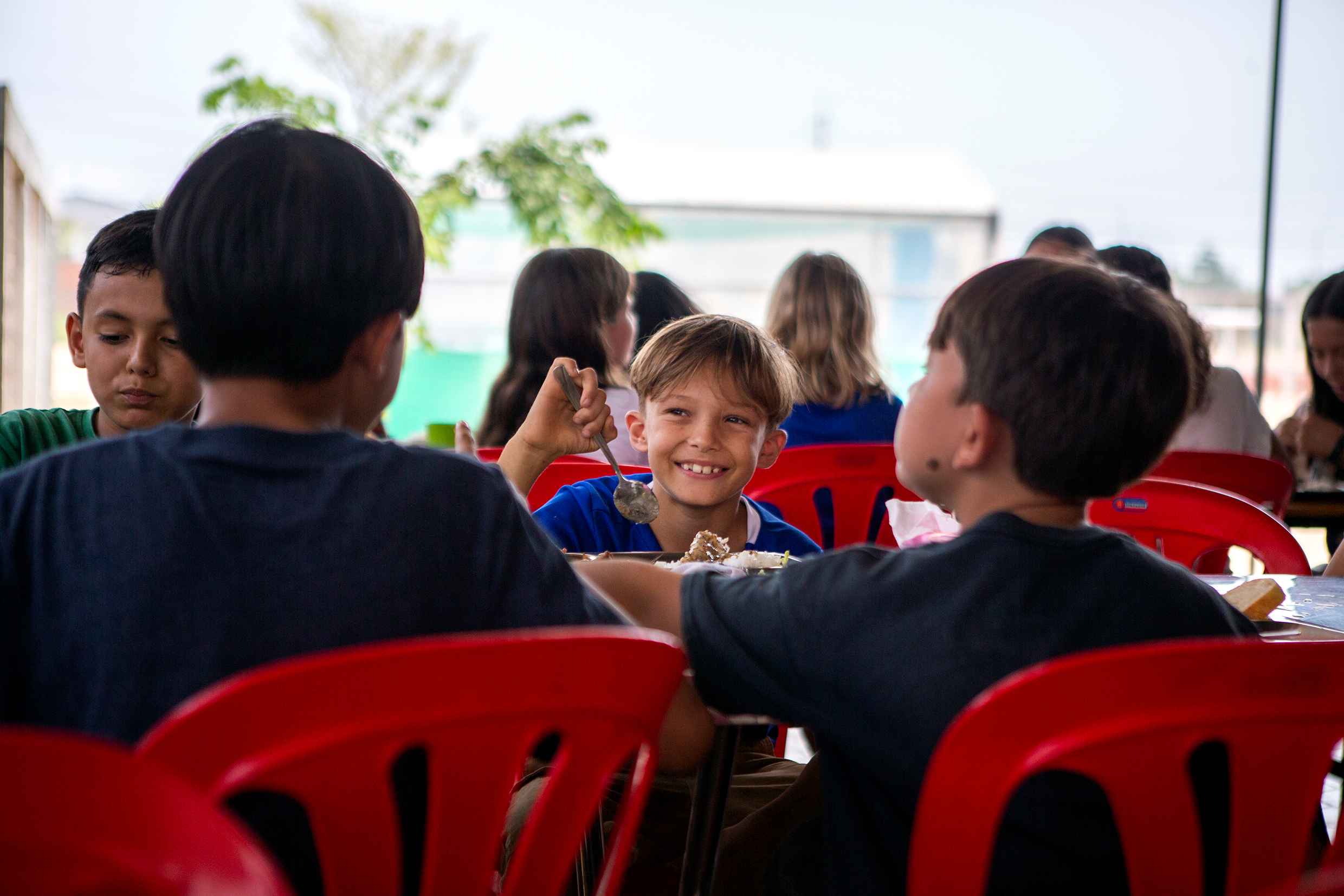 enjoying-school-canteen